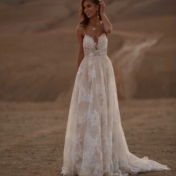 Madi Lane Avery Wedding GownMochaBNWT